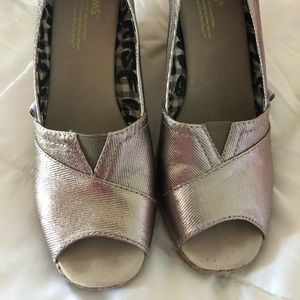 TOMS Metallic Wedges